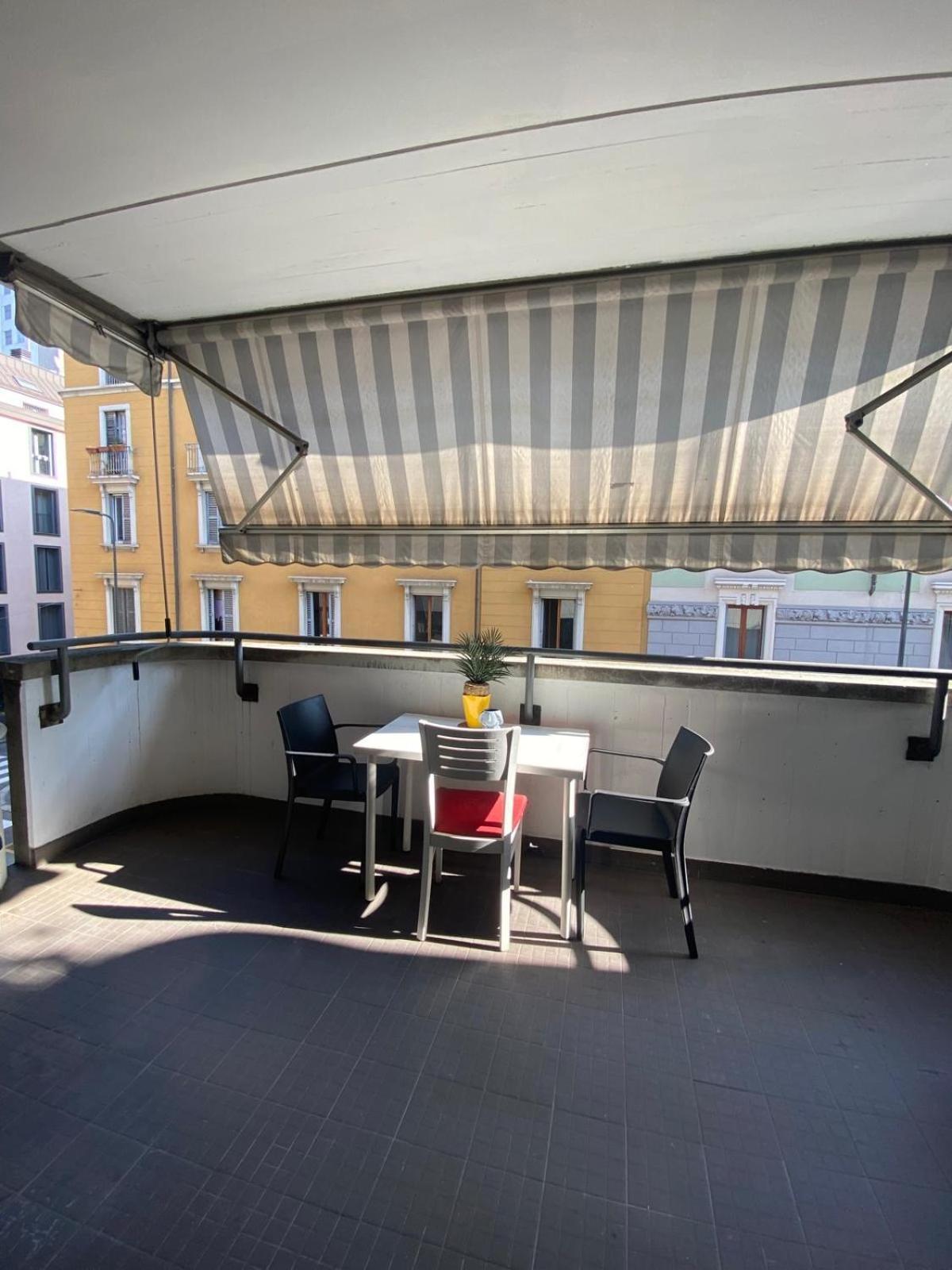 Lux Fara Lägenhet Milano Exteriör bild