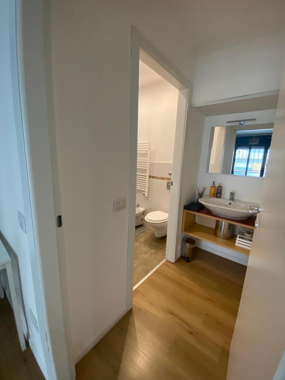 Lux Fara Lägenhet Milano Exteriör bild